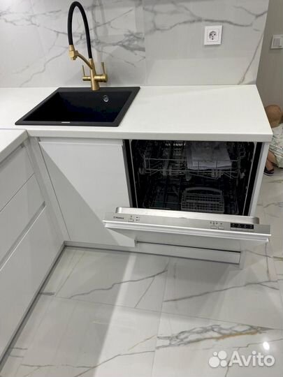 Кухня белая Угловая под ключ