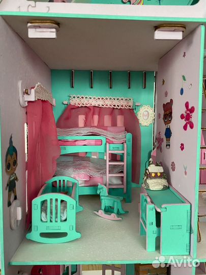 Кукольный домик с мебелью