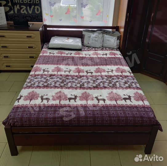 Кровать массив