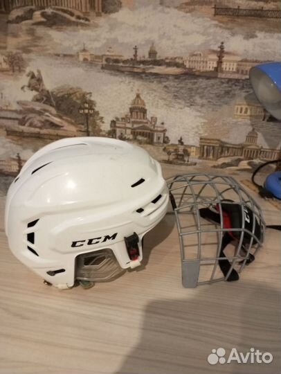 Хоккейный шлем