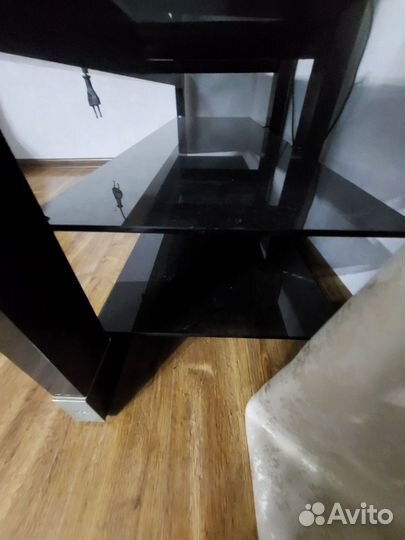 Стойка под телевизор с кронштейном стеклянная