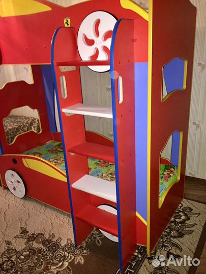 Двухъярусная детская кровать с матрасами