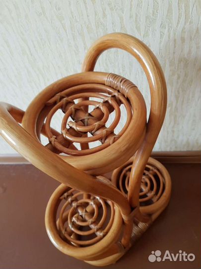 Подставка из ротанга