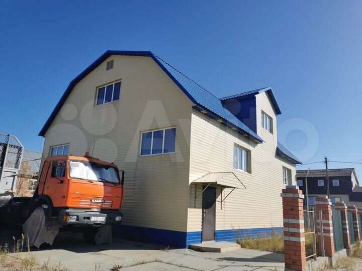 Коттедж 267 м² на участке 8 сот.