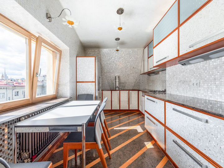 5-к. квартира, 140 м², 6/7 эт.