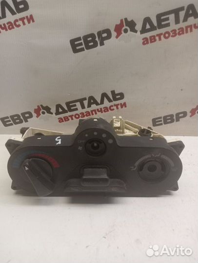 Блок управления отопителем Mitsubishi Carisma