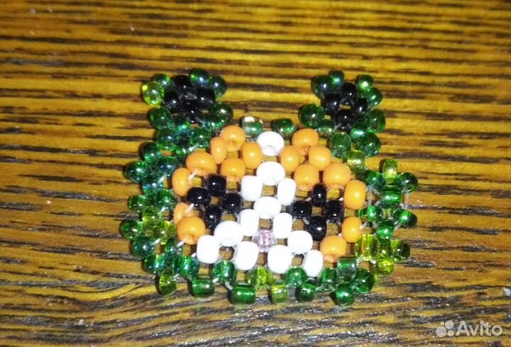 Котик в шляпе лягушки из бисера