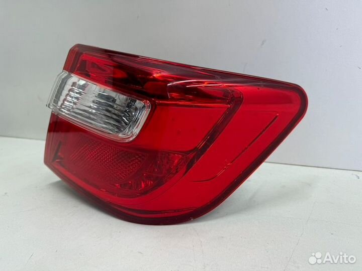 Фонарь наружный задний правый Toyota Camry V50