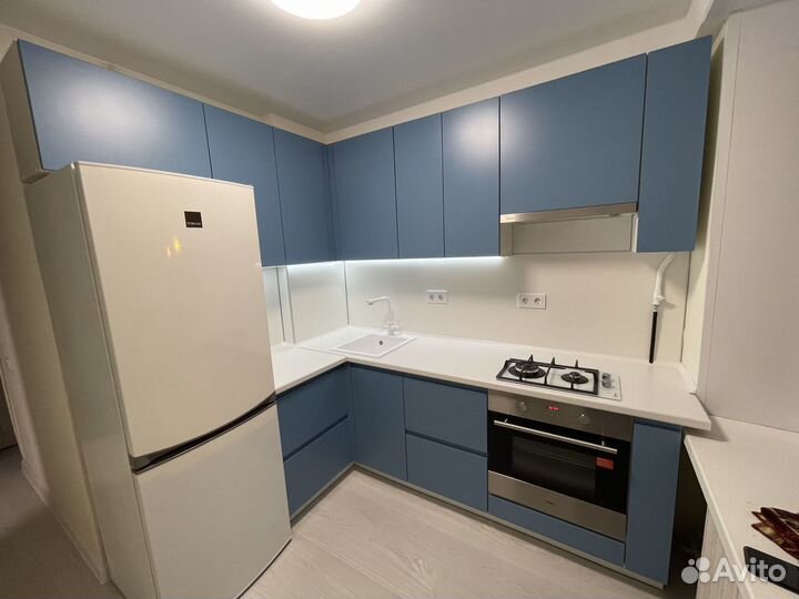 Кухонный гарнитур. Угловая кухня без ручек ксп:438