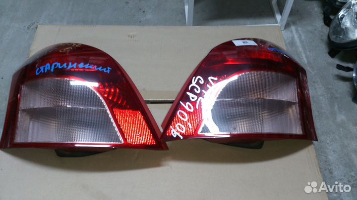 Стоп сигнал тойота витц SCP90 2006г