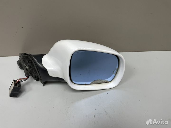 Зеркало правое Audi A4 8D B5