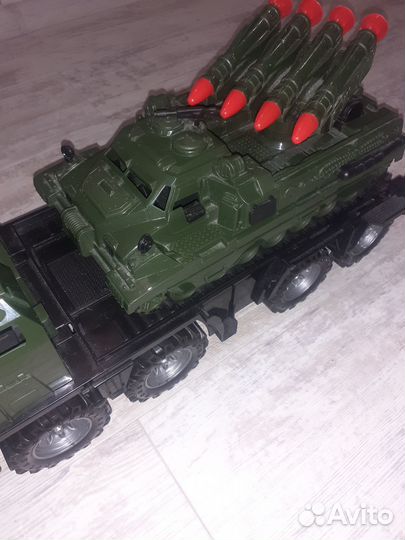 Грузовик с ракетной установкой