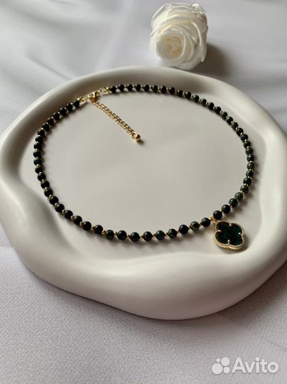 Колье чокер Van Cleef из натуральных камней яшма