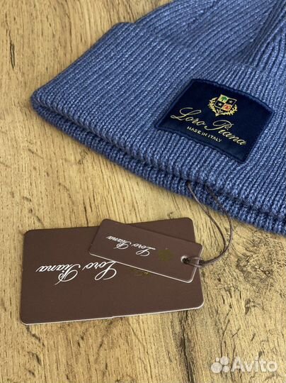 Шапка L O R O P I A N A