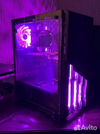 8 ядер 16 потоков, 32 GB, GTX 1066, SSD 250 GB