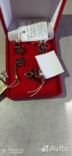 Комплект из золота с натуральными сапфирамими