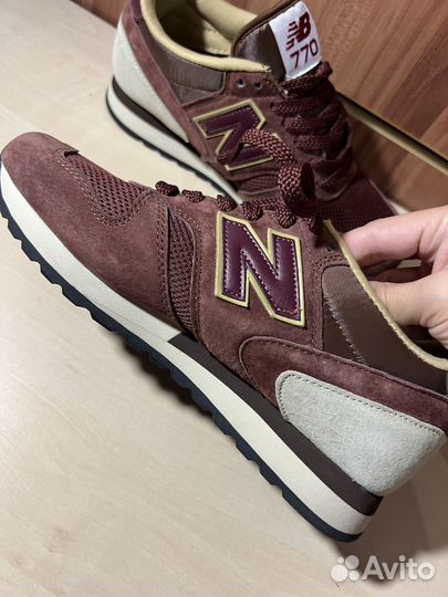 Кроссовки New Balance 770 замшевые бордовые