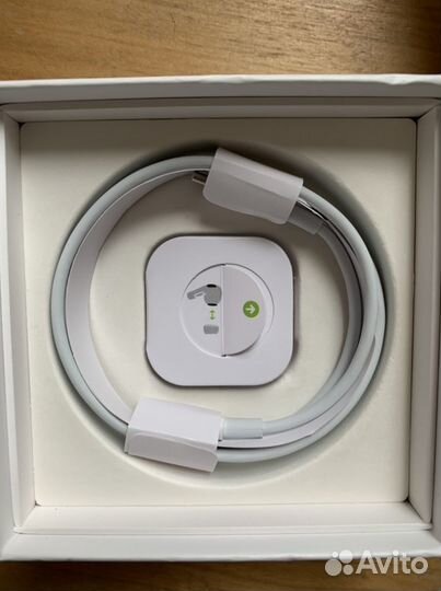 Наушники и кейс earpods