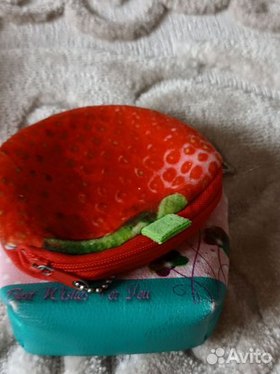 Кошелёк и мягкая игрушка