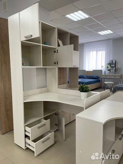 Письменный стол