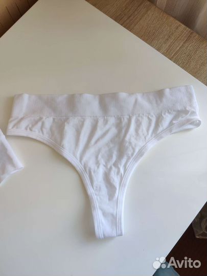 Комплект нижнего белья новый 42 44 топ трусики
