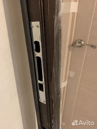 Дверь входная металлическая от застройщика