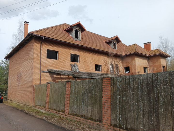 Дом 420,2 м² на участке 42 сот.