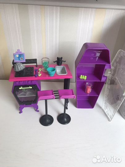 Мебел для кукол monster high
