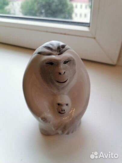 Статуэтка фарфор