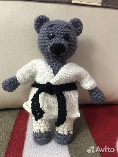 Медведь в кимоно вязаная игрушка