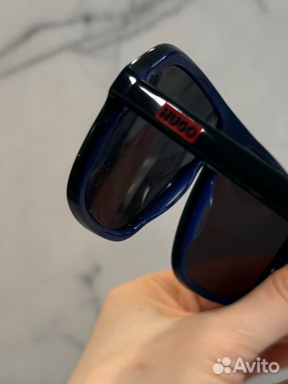 Солнцезащитные очки Hugo Boss