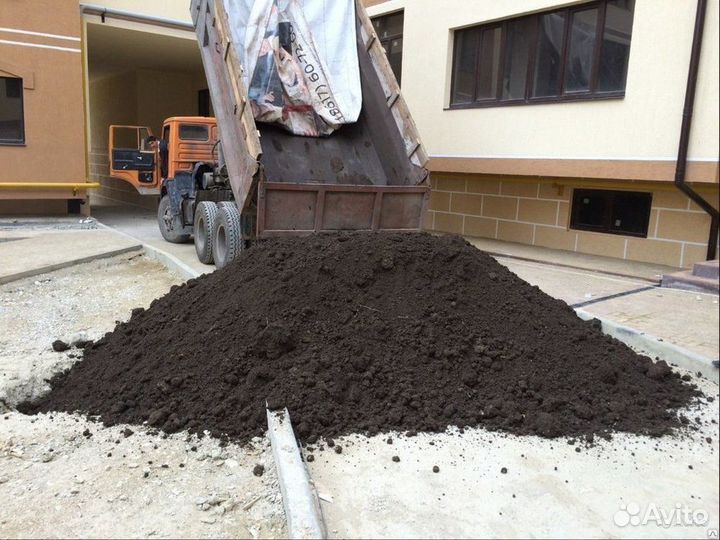 Грунт плодородный черный и коричневый полевой