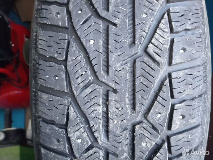 Tigar SUV Ice 215/65 R16 102T