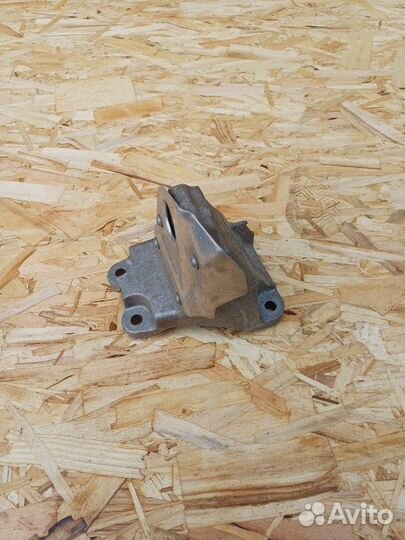 Кронштейн двигателя правый Bmw 3 F30 B48B20A 2018