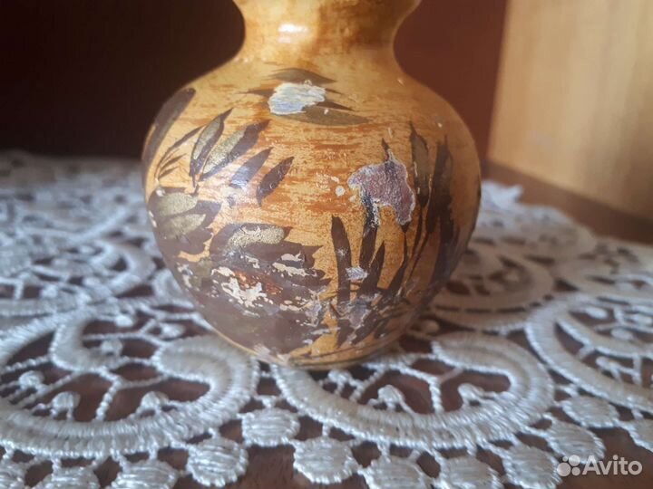 Старинная глиняная вазочка