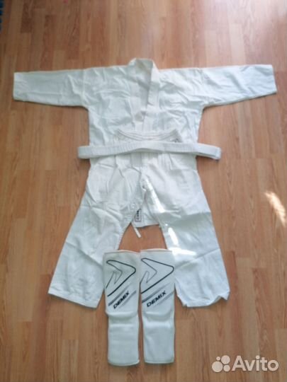 Шлем, перчатки и кимоно