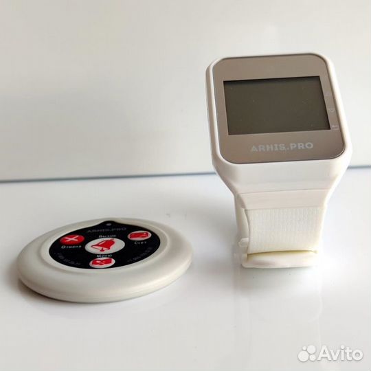 Комплекты вызова персонала: кнопка вызова и часы