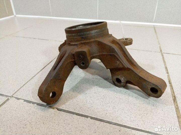 Кулак поворотный передний левый Mitsubishi