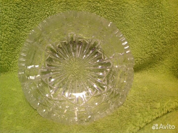 Хрустальная ваза высотой 8 см