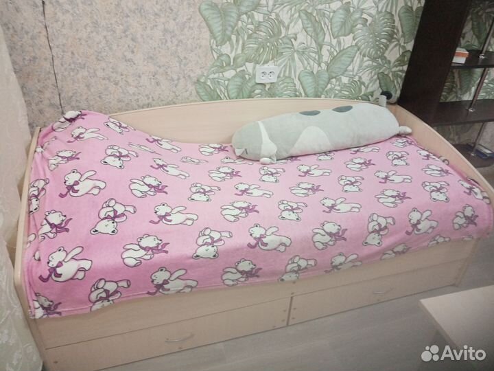 Кровать односпальная с матрасом бу