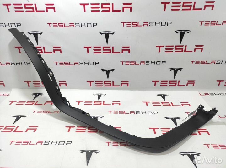 Накладка проема подъемной задней двери Tesla рест