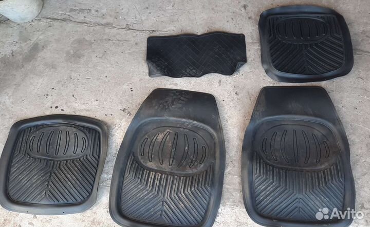 Автомобильные коврики универсальные