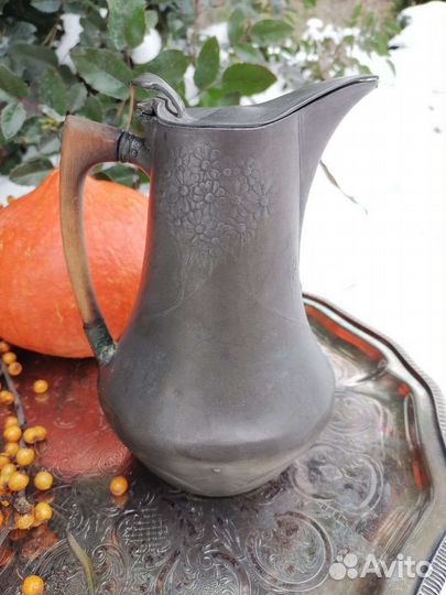 Антикварный кувшин. Модерн