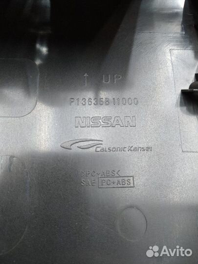 Накладка центральной консоли подлокотник Infiniti