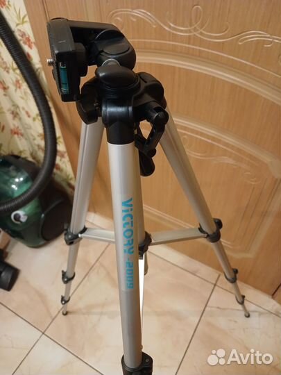 Штатив для фотоаппарата, видеокамеры и телефона