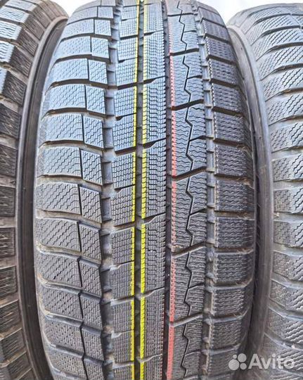 Toyo Winter Tranpath TX 215/60 R17 96Q
