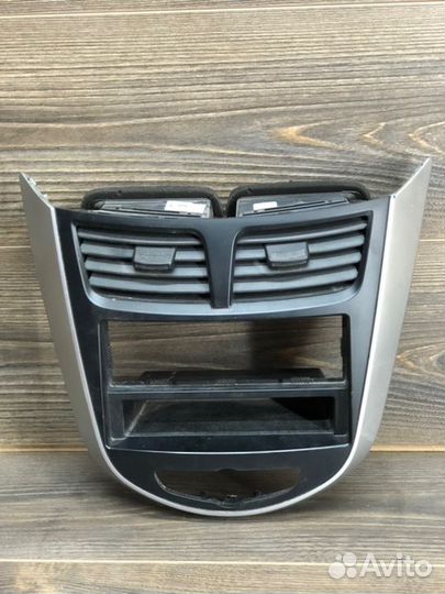 Рамка магнитолы Hyundai Solaris 1 1.6 2013