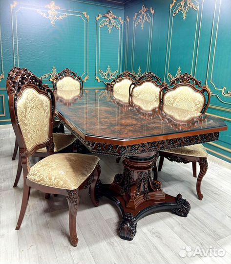 Стол и стулья для кухни. В наличии