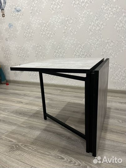 Журнальный столик