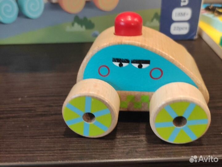 Игрушки для малышей паровозик, бизиборд, машинка